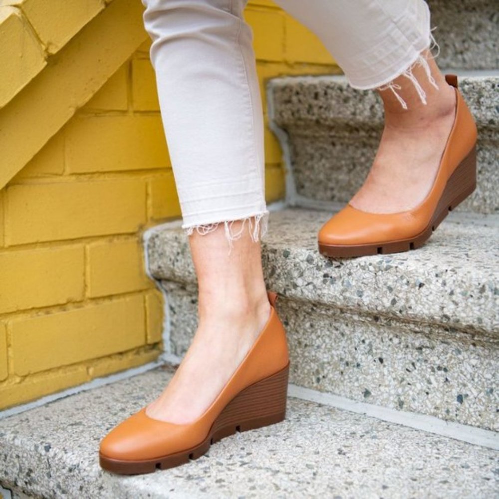 BETABRAND All Weather Wedges Leather Hazel Cognac